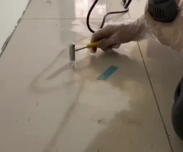 包河瓷砖开裂维修公司专业分享瓷砖在铺贴前如果没有沥干水分，将会导致以下问题